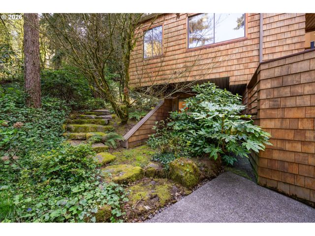 3107 Sw NOTTINGHAM Dr, Portland, OR 97201