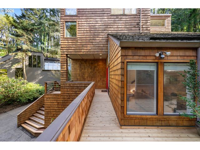 3107 Sw NOTTINGHAM Dr, Portland, OR 97201