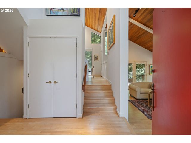 3107 Sw NOTTINGHAM Dr, Portland, OR 97201