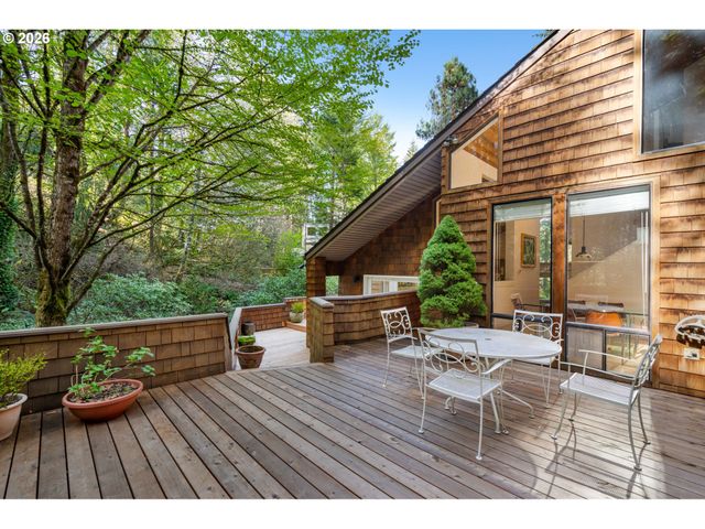 3107 Sw NOTTINGHAM Dr, Portland, OR 97201