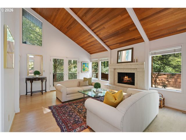 3107 Sw NOTTINGHAM Dr, Portland, OR 97201