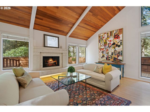 3107 Sw NOTTINGHAM Dr, Portland, OR 97201