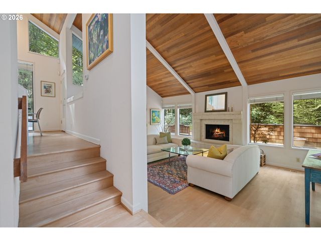 3107 Sw NOTTINGHAM Dr, Portland, OR 97201