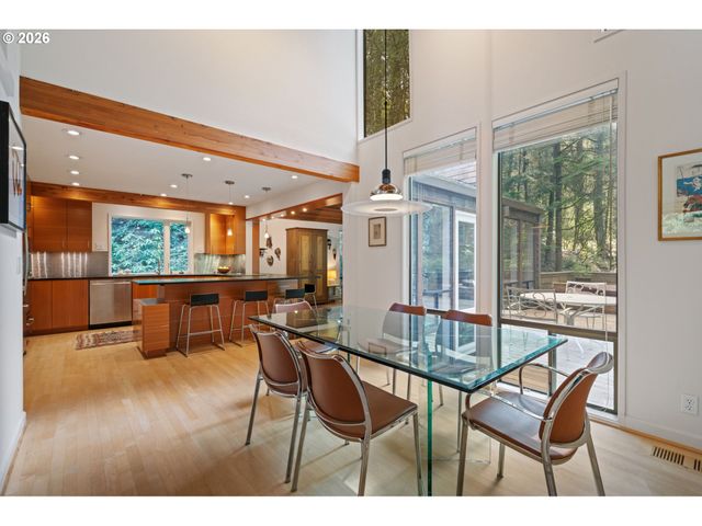 3107 Sw NOTTINGHAM Dr, Portland, OR 97201