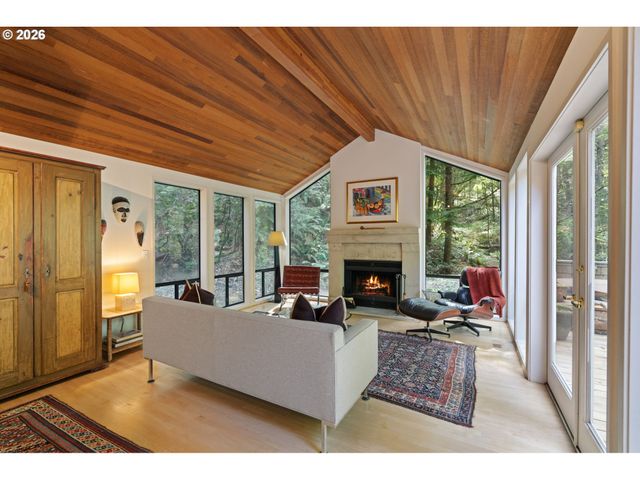 3107 Sw NOTTINGHAM Dr, Portland, OR 97201