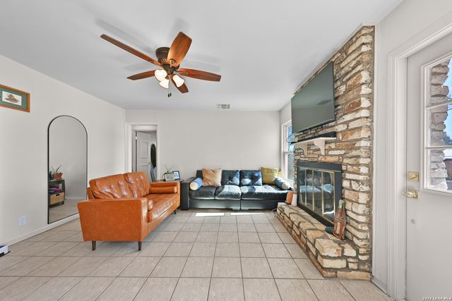 308 Mountain Shadows, Live Oak, TX 78233