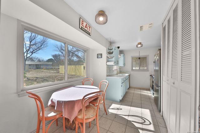 308 Mountain Shadows, Live Oak, TX 78233