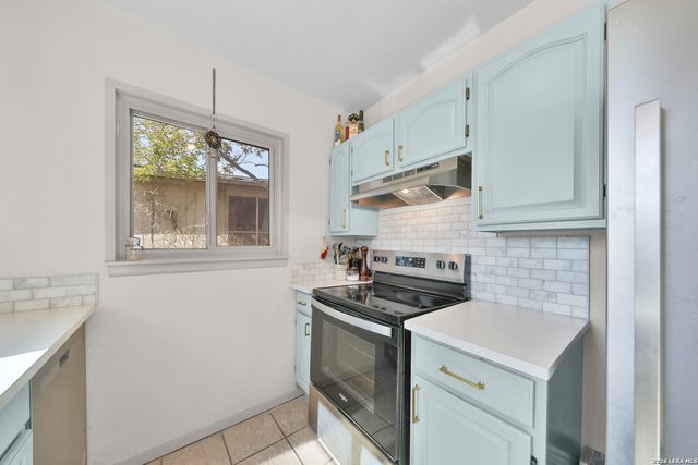 308 Mountain Shadows, Live Oak, TX 78233