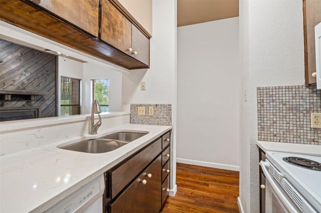 612 Park PL 201, Austin, TX 78705