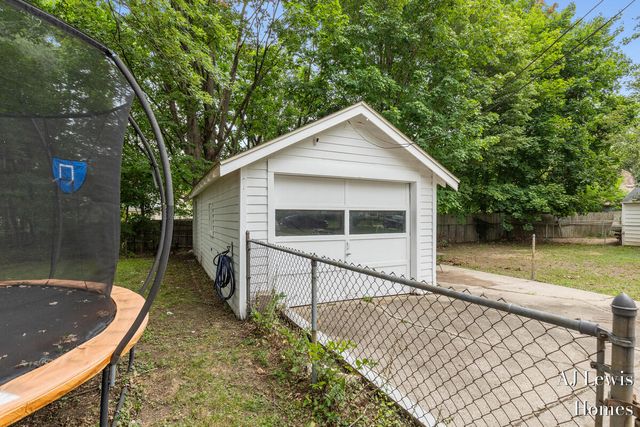 653 3 Mile Road Ne, City Of Grand Rapids, MI 49505