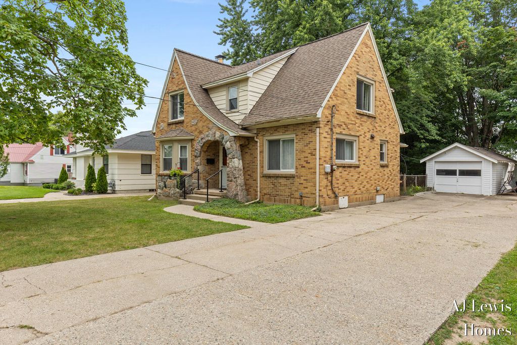 653 3 Mile Road Ne, City Of Grand Rapids, MI 49505