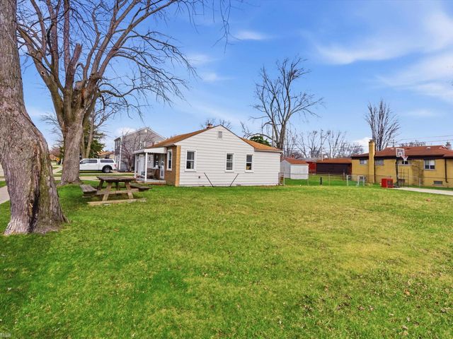 22721 Masonic Boulevard, St Clair Shores, MI 48082