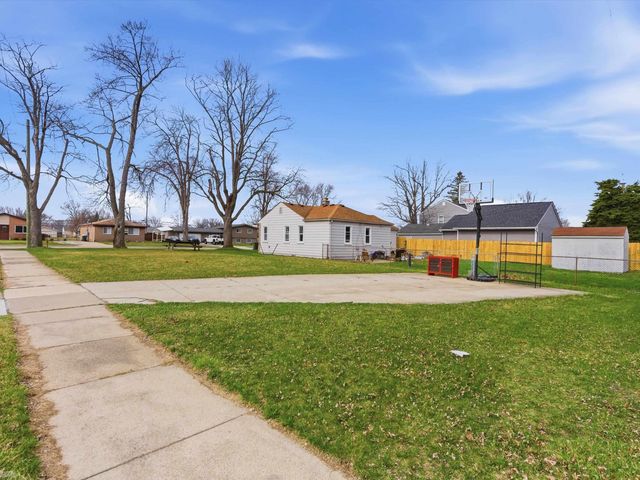 22721 Masonic Boulevard, St Clair Shores, MI 48082