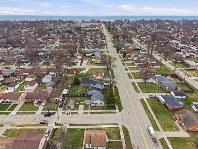 22721 Masonic Boulevard, St Clair Shores, MI 48082