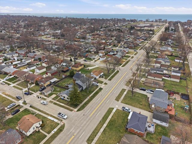 22721 Masonic Boulevard, St Clair Shores, MI 48082
