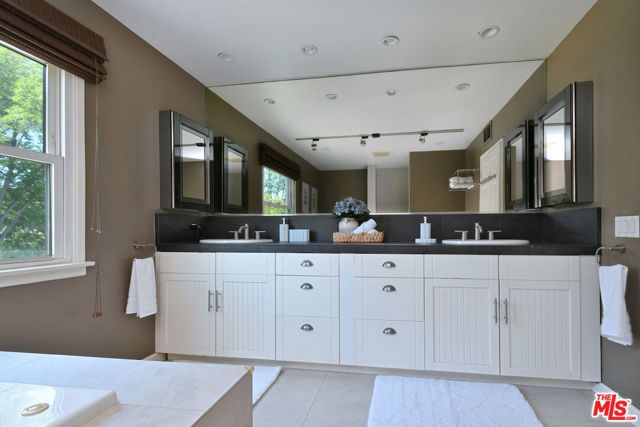 4176 Klump Avenue, Studio City (los Angeles), CA 91602