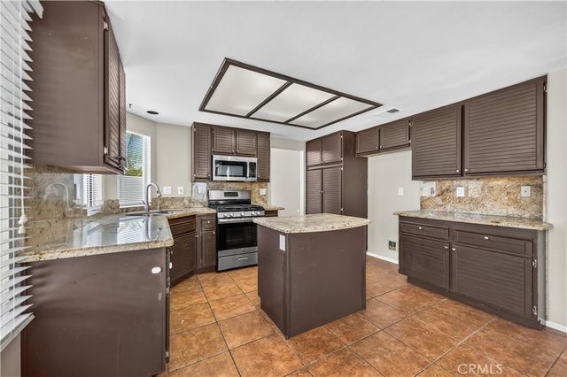 36194 Toulon Drive, Murrieta, CA 92562
