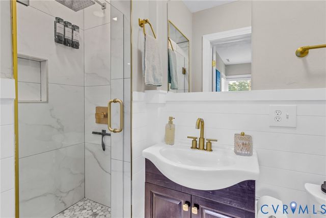 560 Eubank Landing Road, Topping, VA 23169