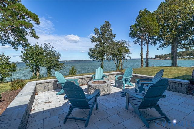 560 Eubank Landing Road, Topping, VA 23169