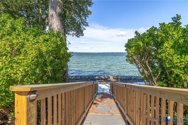 560 Eubank Landing Road, Topping, VA 23169