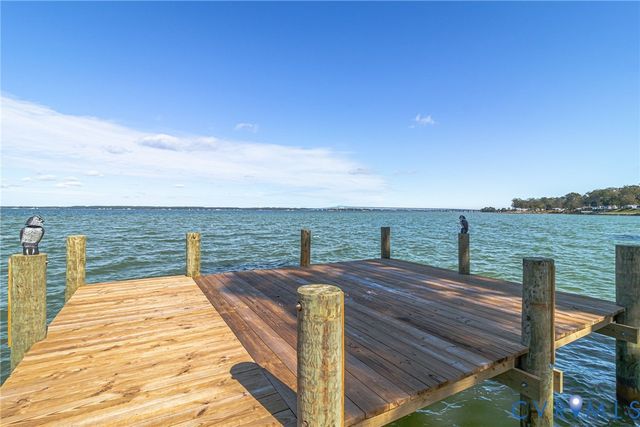 560 Eubank Landing Road, Topping, VA 23169