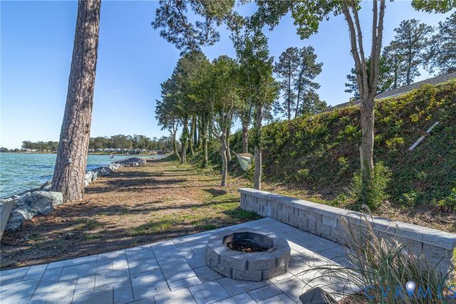 560 Eubank Landing Road, Topping, VA 23169