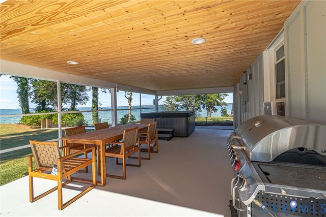 560 Eubank Landing Road, Topping, VA 23169