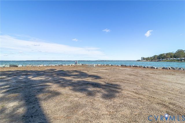 560 Eubank Landing Road, Topping, VA 23169