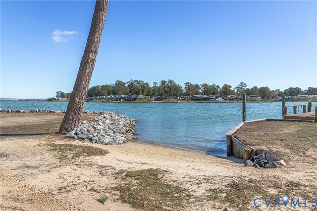 560 Eubank Landing Road, Topping, VA 23169