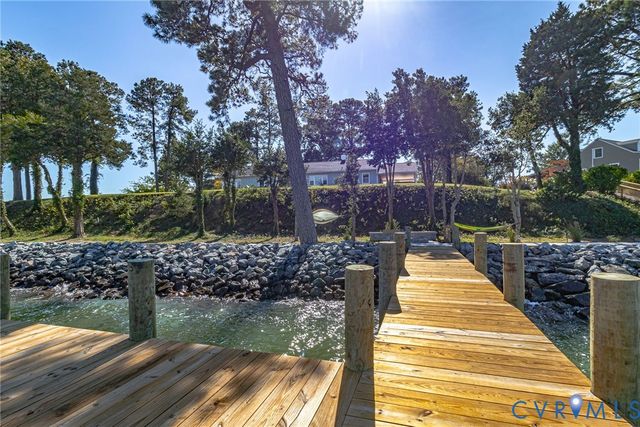 560 Eubank Landing Road, Topping, VA 23169