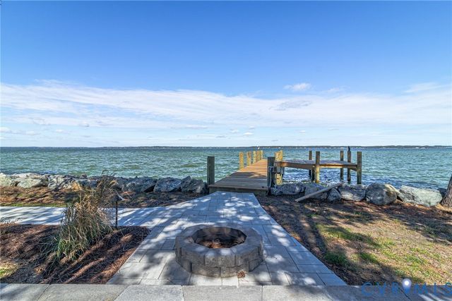 560 Eubank Landing Road, Topping, VA 23169