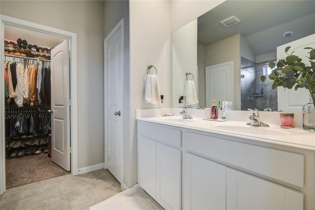 Image 22 of property listing at 5346 Sunny Ray Drive, Katy, TX 77493