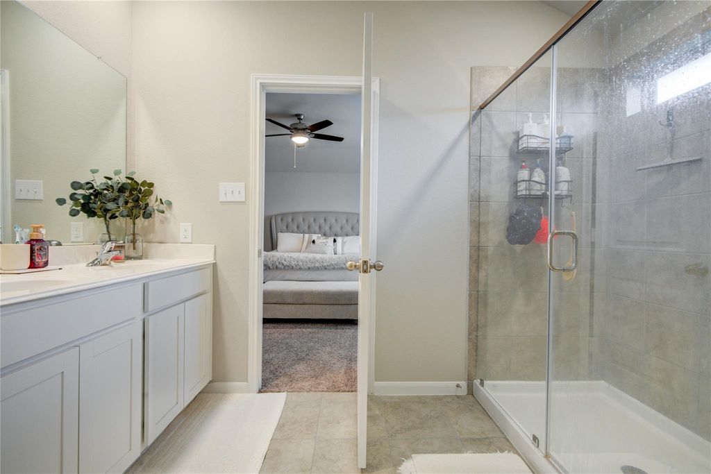 Image 24 of property listing at 5346 Sunny Ray Drive, Katy, TX 77493