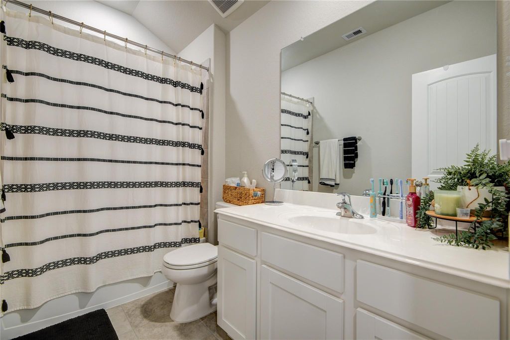 Image 32 of property listing at 5346 Sunny Ray Drive, Katy, TX 77493