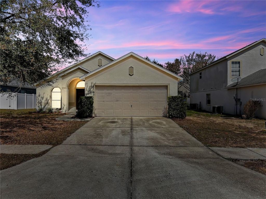 Image 2 of property listing at 4169 WALTHAM FOREST DRIVE, Tavares, FL 32778