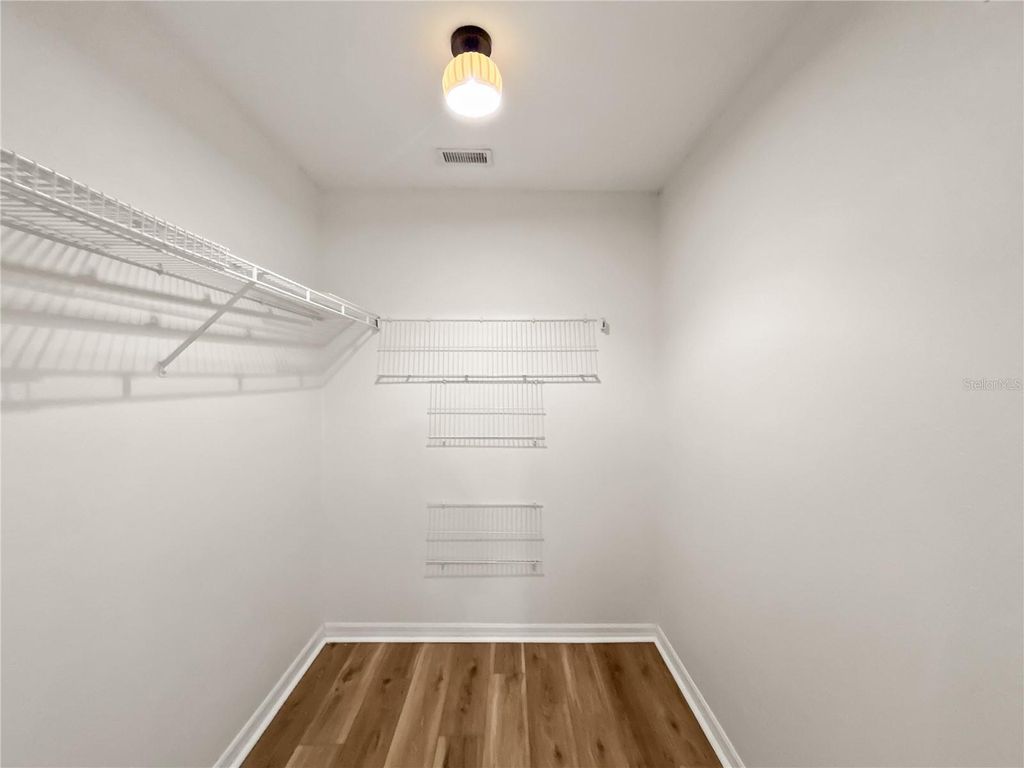 Image 12 of property listing at 4169 WALTHAM FOREST DRIVE, Tavares, FL 32778