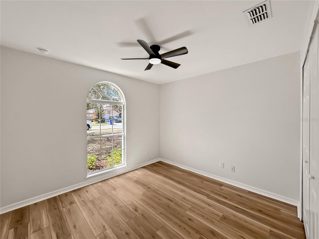 Image 13 of property listing at 4169 WALTHAM FOREST DRIVE, Tavares, FL 32778