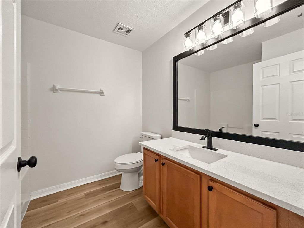 Image 14 of property listing at 4169 WALTHAM FOREST DRIVE, Tavares, FL 32778