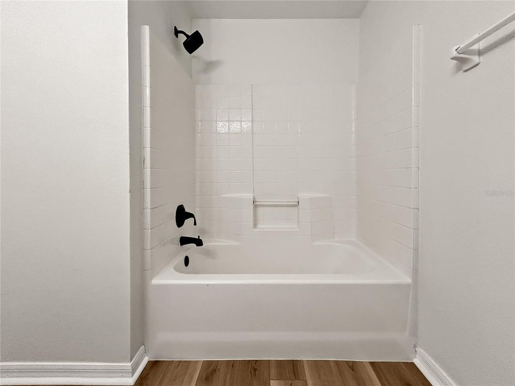 Image 15 of property listing at 4169 WALTHAM FOREST DRIVE, Tavares, FL 32778