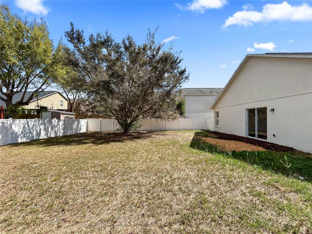 Image 18 of property listing at 4169 WALTHAM FOREST DRIVE, Tavares, FL 32778