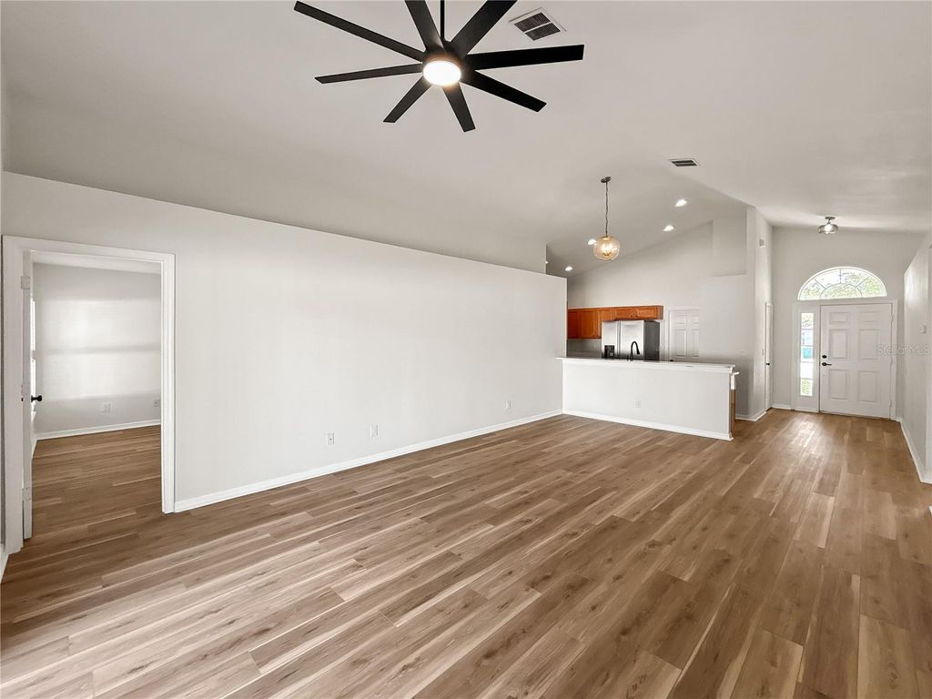 Image 5 of property listing at 4169 WALTHAM FOREST DRIVE, Tavares, FL 32778