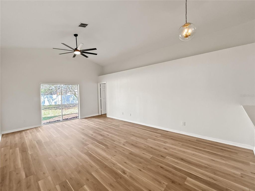 Image 6 of property listing at 4169 WALTHAM FOREST DRIVE, Tavares, FL 32778