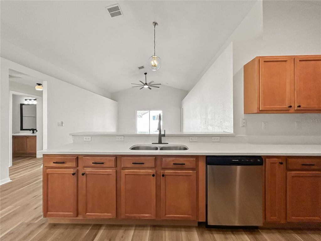 Image 7 of property listing at 4169 WALTHAM FOREST DRIVE, Tavares, FL 32778