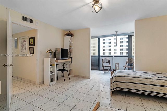 1623 Collins Ave 812, Miami Beach, FL 33139