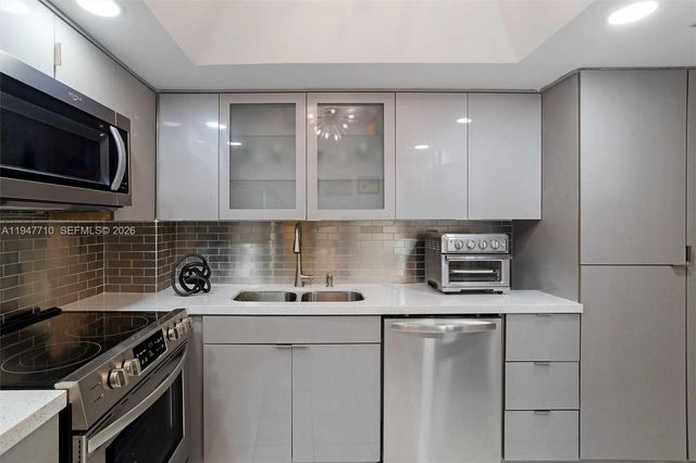 1623 Collins Ave 812, Miami Beach, FL 33139