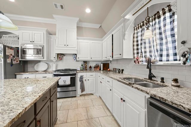 12480 Three Lakes Dr, Walker, LA 70785