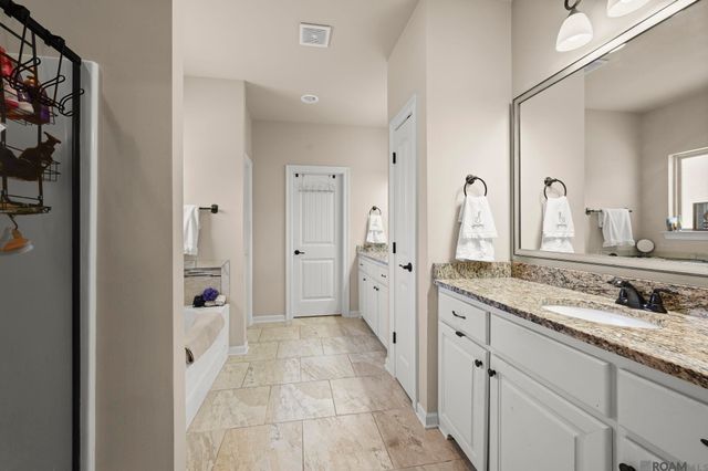 12480 Three Lakes Dr, Walker, LA 70785