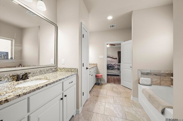 12480 Three Lakes Dr, Walker, LA 70785