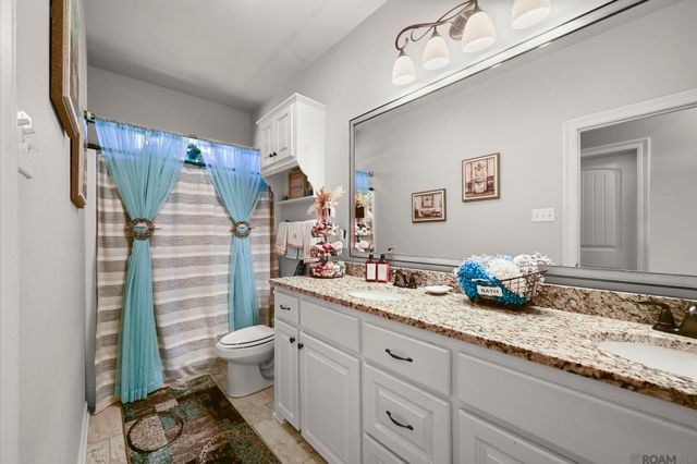12480 Three Lakes Dr, Walker, LA 70785