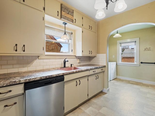 1826 41st Street, Rock Island, IL 61201